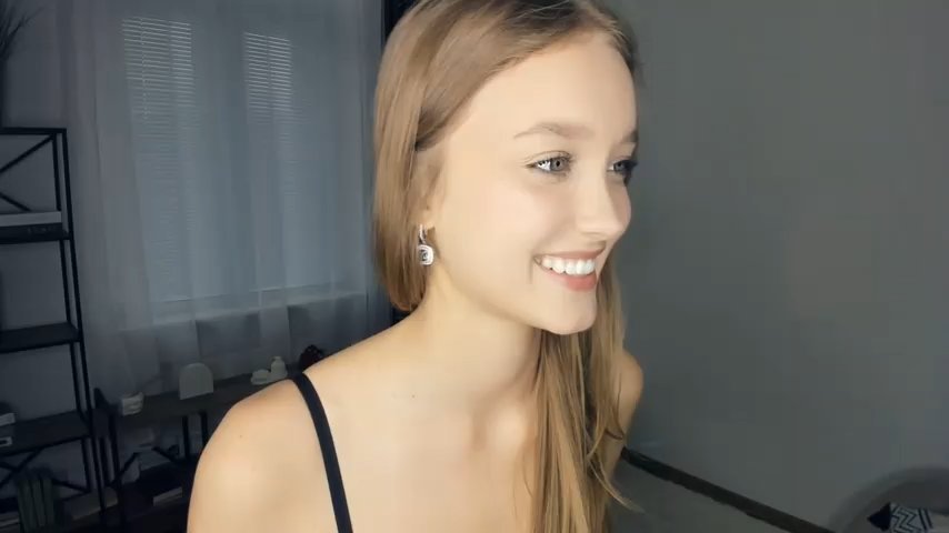 SerrenaAa live cam screenshot female on Pornmatic – Free Porn Videos & Live Cams — screenshot #2